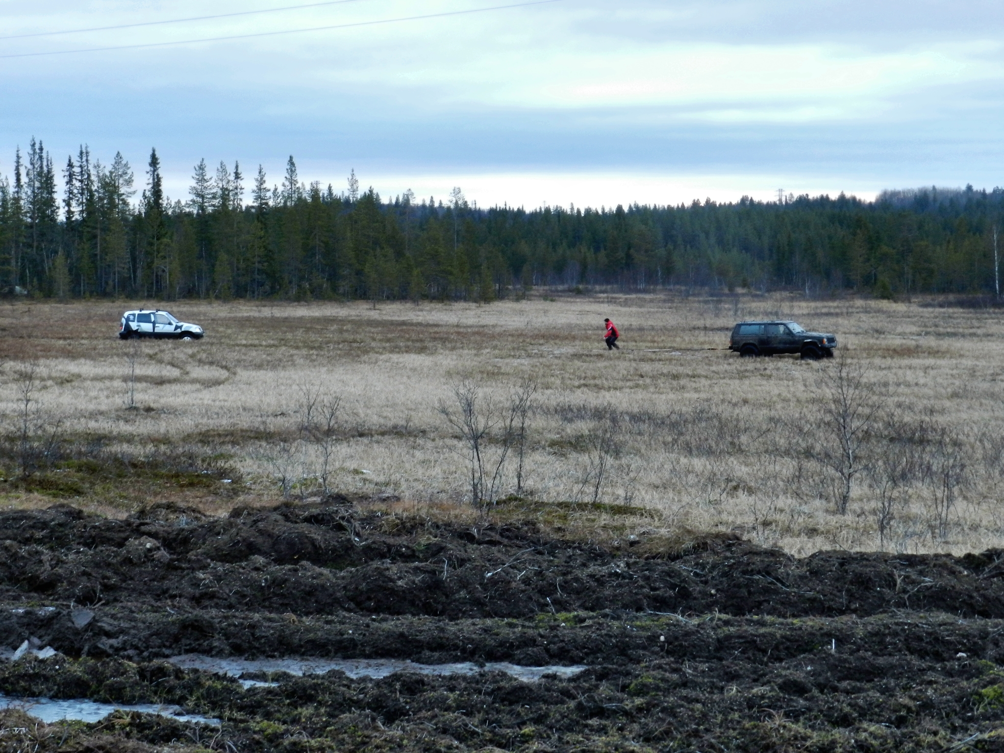 This route will be remembered for a long time! 3 km in 12 hours! Niva was abandoned for the night. 4x4, PerekatiKolsky - My, Offroad, Jeep Grand Cherokee, Jeep, Ford, Niva, 4x4, Pokatushki, Navigator, Murmansk, Kola Peninsula, Swamp, Power lines, Route, Departure, Breaking, Windlass, Колесо, Arctic, Chevrolet niva, Video, Longpost