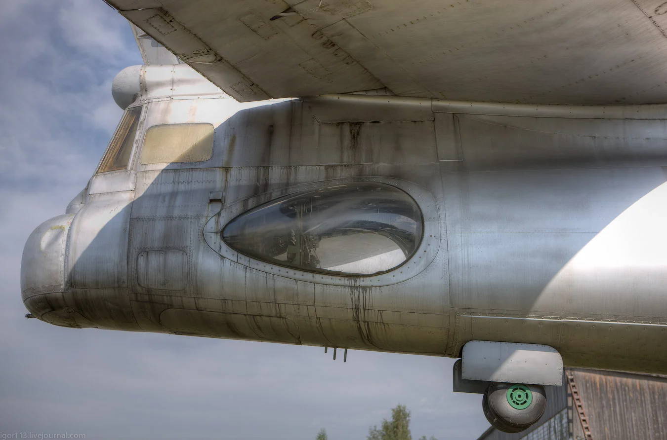 Why did the Tu-114 plane need a 4th “landing gear” that doesn’t even reach the ground??? - My, Airplane, the USSR, Made in USSR, Aviation, Story, Longpost