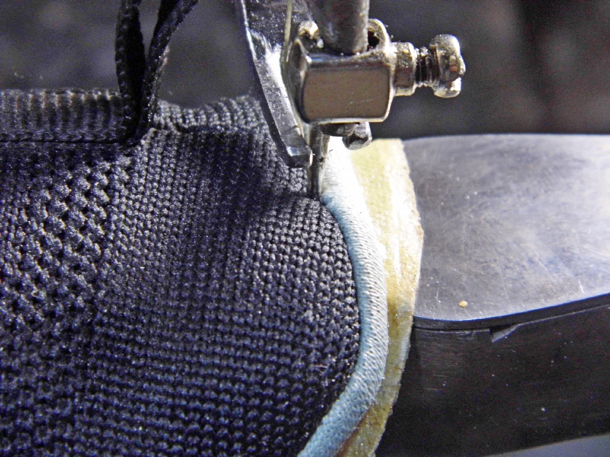 Light sneakers - heel worn out - My, Shoe repair, Sneakers, Backdrops, Mat, Longpost, Shoes