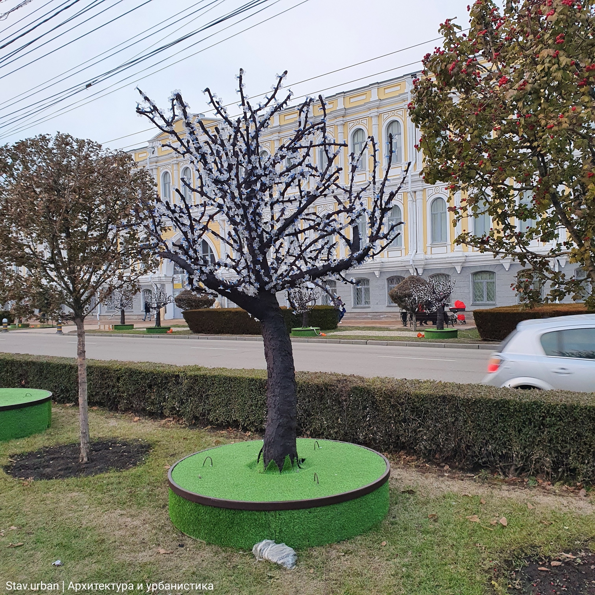 Glowing “trees” in Stavropol - Stavropol, Saw cut, Ugliness, Longpost