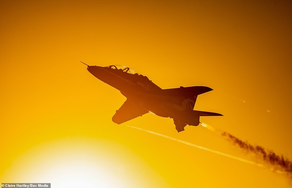 British Red Arrows show off to locals - Airplane, Red Arrows, Airshow, Longpost