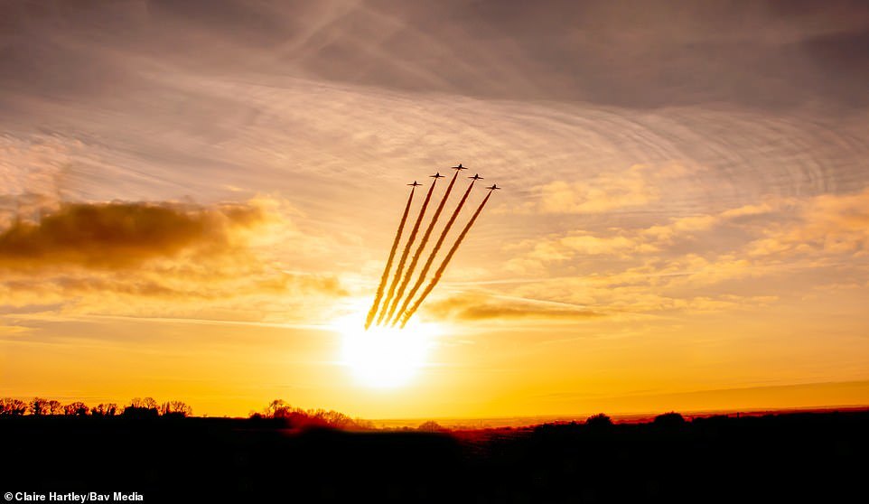 British Red Arrows show off to locals - Airplane, Red Arrows, Airshow, Longpost