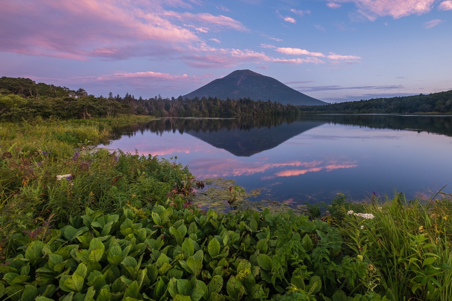 Morning on Iturup - My, Iturup, Kurile Islands, Дальний Восток, The nature of Russia, Nature, dawn, Volcano, Lake, The photo, Landscape, Volcano Atsonupuri