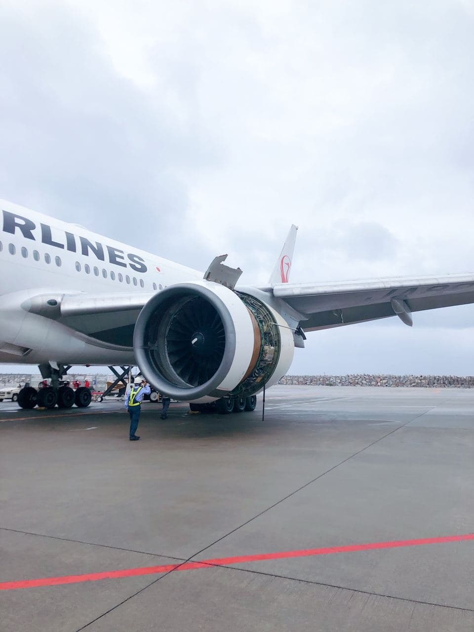 Проблемы с двигателем у Boeing 777 Japan Airlines | Пикабу