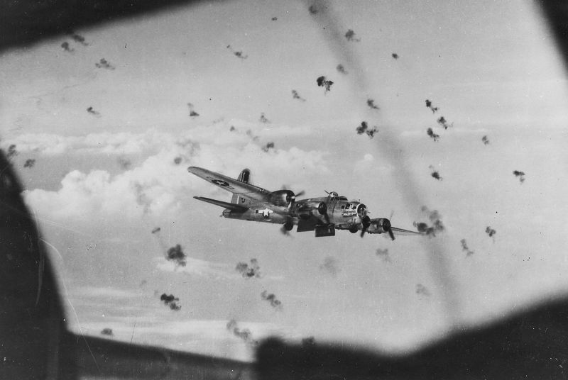 B-17: легенда небес и орудие преступления - Моё, Самолет, Летающая крепость, Вторая мировая война, Авиация, Бомбардировщик, Длиннопост