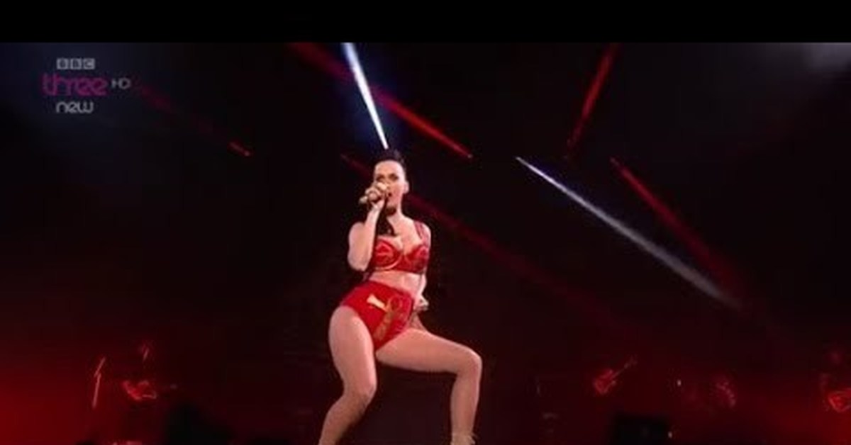 Кэти перри ай кисс э герл. Katy Perry Live bbc @ Glasgow 2014. Katy Perry Live. I Kissed a girl Кэти Перри. Katy Perry - i Kissed a girl (from “the Prismatic World Tour Live”).