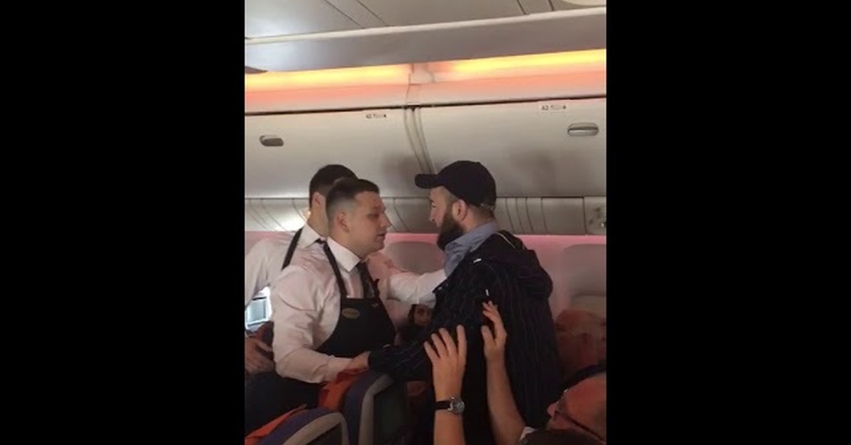 Русский и мусульманин в самолете