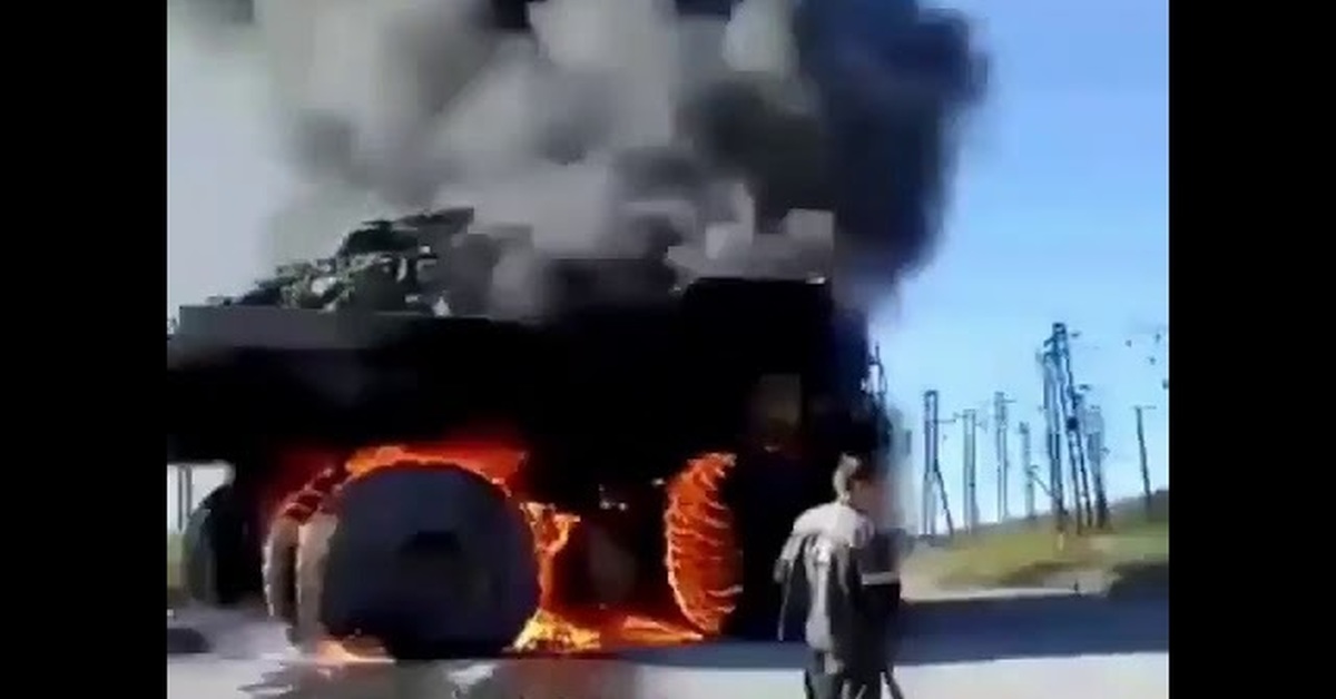 белаз в бачатском. горящий белаз. горящий белаз. сгорел белаз. сгорел белаз.