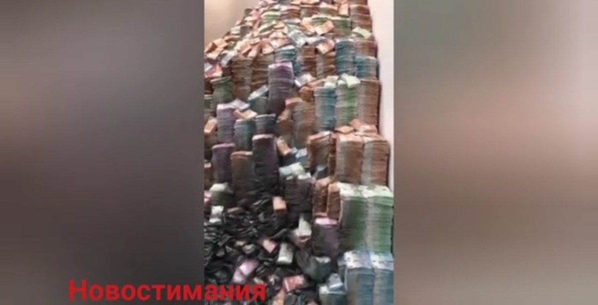 сенатор арашуков сколько денег нашли при обыске. комната с деньгами. сенатор арашуков сколько денег нашли при обыске. изъятые деньги арашуковых. арашуков деньги.