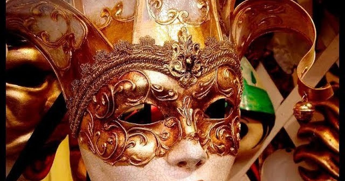 Маска спадает. Исторические карнавальные маски. Образ знаменитых людей на карнавал. Маска Королева Луччия. Фото королевы в маске.