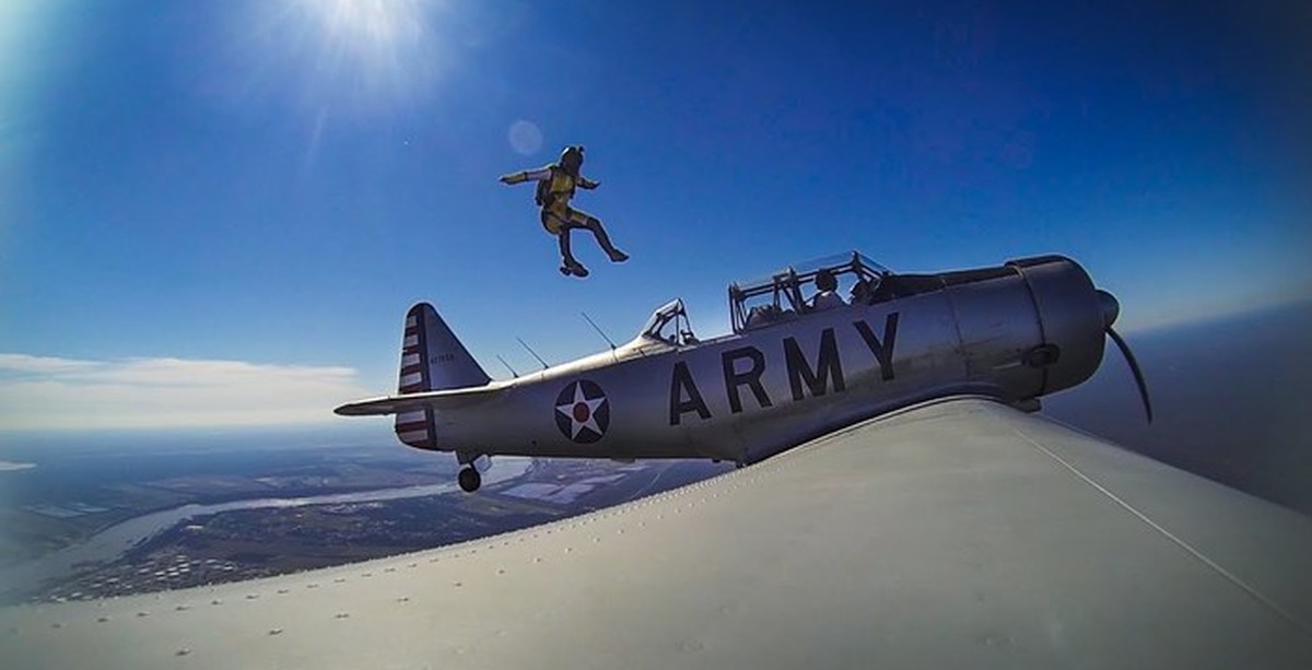 Льоту. Zero g самолет. Военные прыжки с самолета. Прыжок с парашютом. Jump out of a plane.