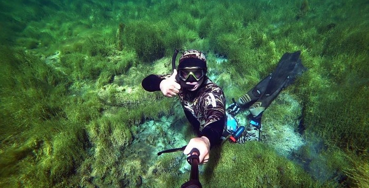 Подводная рыбалка в озерах. Подводная охота на озере. Охота под водой. Водная охота.