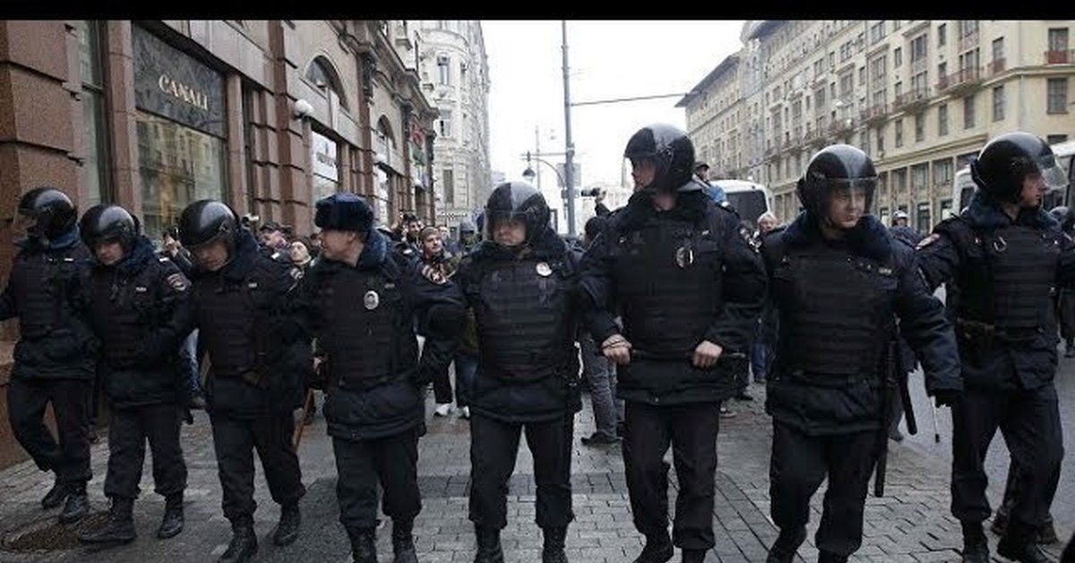 Оцепление жилых помещений. Оцепление полиции. Оцепление полиции Россия. Митинг оцепление. Полиция Москвы.