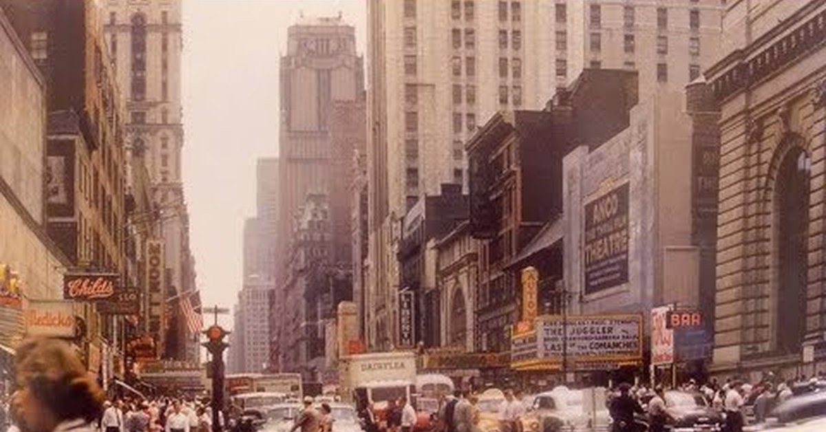 Time in manhattan new york. Манхэттен в Нью-Йорке 1970. Нью Йорк 42 стрит Манхэттен. Нью-Йорк --42 стрит. Таймс-сквер Манхэттен 1970.