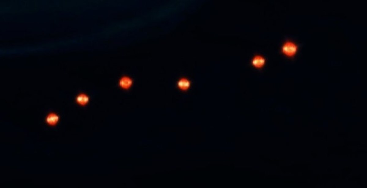Огромные огненные шары. Река Меконг Огненные шары. Огненные шары Нага на реке Меконг. Огненные шары в небе. Огненные шары в небе НЛО.